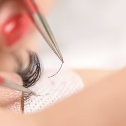 Salon & Spa Ellenbe - The best in professional Eye Lash Extensions in regular and volume, Genuine Mink or Synthetic Mink.