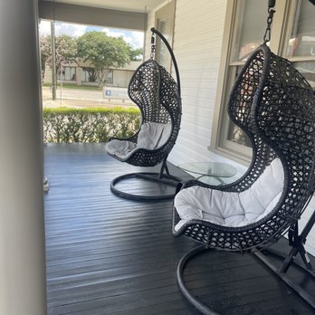 The Belle Jim - Cozy chairs on front porch. - Bed & Breakfast Near Me - Jasper, Texas The Belle Jim - Cozy chairs on front porch. - Bed & Breakfast Near Me - Jasper, Texas