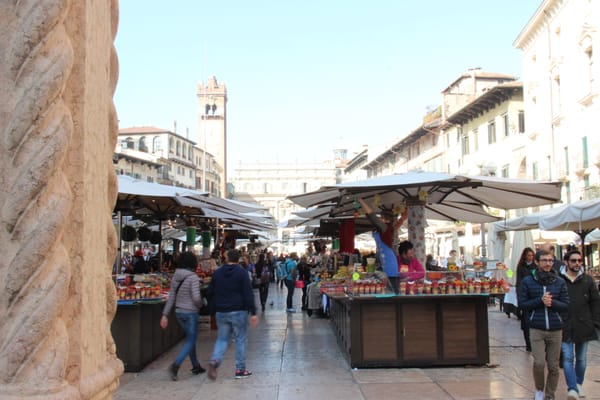 Piazza Delle Erbe by null