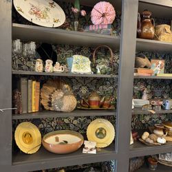 All kinds of home decor and many nice gifts