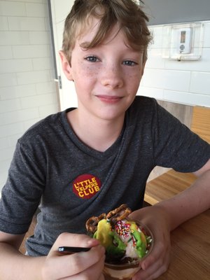 M Burger by null