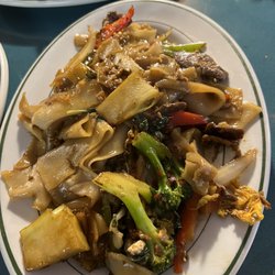 Thai halal on main - Drunken noodles