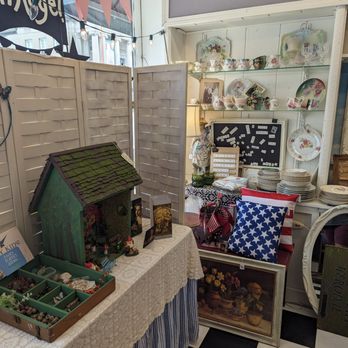 Think Vintage - Antiques Near Me - Murphysboro, Illinois