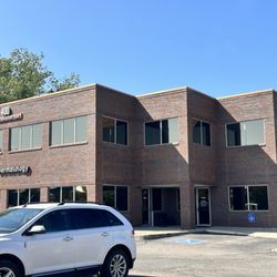 Axis Integrated Mental Health - Louisville - Outdoor shot of the clinic on a sunny day.