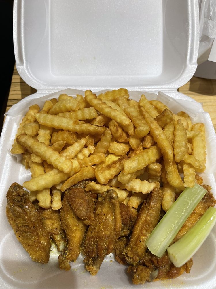 TOUCHDOWN WINGS CWE 4489 Forest Park Ave, St. Louis, Missouri