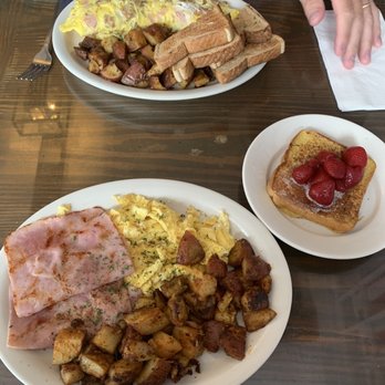 Fountain Place Restaurant - French toast combo + strawberries and meat lover's omelette - American Near Me - Salem, Massachusetts Fountain Place Restaurant - French toast combo + strawberries and meat lover's omelette - American Near Me - Salem, Massachusetts