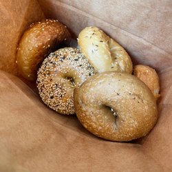 Salty Blonde Bagel Bar - Assorted bagels to take home