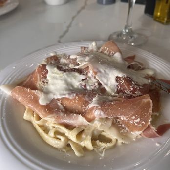 Dolly's - Fettuccine Alfredo with prosciutto - Italian Near Me - El Cerrito, California