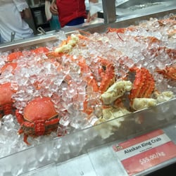 Peters Wharf Seafood Resteraunt - Fresh crab!!