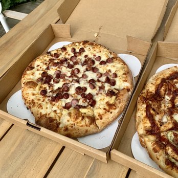 Forkless - Mac Pizza.  My teeny tiny five year old somehow ate two pieces of this?!! - Pizza Near Me - Maple Plain, Minnesota