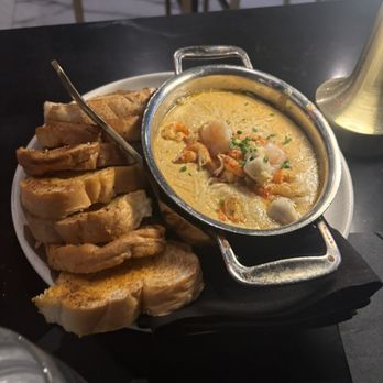 Bungalow Downtown Dining - Crab Creamy Seafood Dip - Steakhouses Near Me - Houston, Texas Bungalow Downtown Dining - Crab Creamy Seafood Dip - Steakhouses Near Me - Houston, Texas