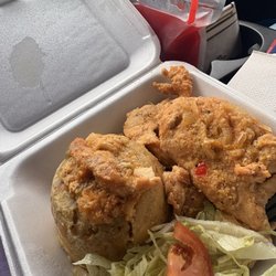 La Isla Del Encanto Food Truck - Pollo al ajillo con monfongo