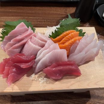 Oao - Sushi Bar & Grill at Wailea - Chef Sashimi. Yes, it tastes even better than it looks. - Sushi Bars Near Me - Kihei, Hawaii Oao - Sushi Bar & Grill at Wailea - Chef Sashimi. Yes, it tastes even better than it looks. - Sushi Bars Near Me - Kihei, Hawaii
