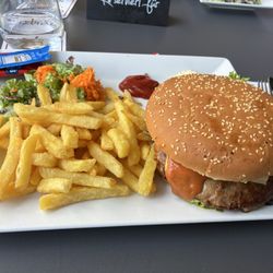 Schmelzer Brauhaus - Brauhaus Burger, man wird im Vergleich zum Fast Food Restaurant satt.
