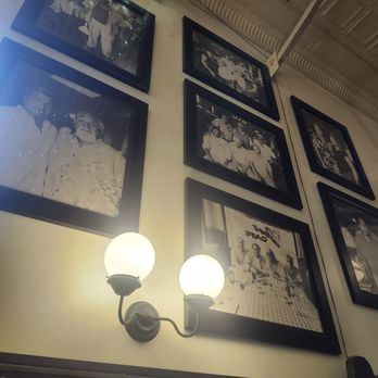 Joe's Cafe - Decor - American Near Me - Santa Barbara, California