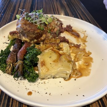 Roy's Kaanapali - Short ribs - Hawaiian Near Me - Lahaina, Hawaii Roy's Kaanapali - Short ribs - Hawaiian Near Me - Lahaina, Hawaii