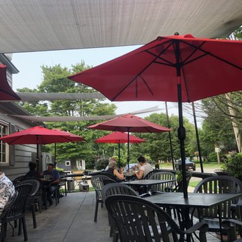 Warren's Spirited Kitchen - Patio - New American Near Me - Burton, Ohio