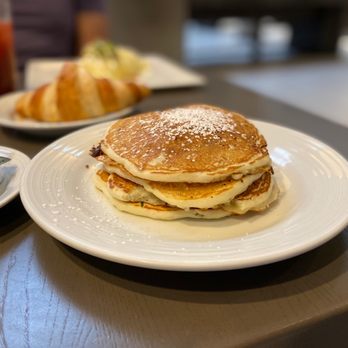 Bistro 300 - Chocolate chip pancakes - Cafes Near Me - Baltimore, Maryland