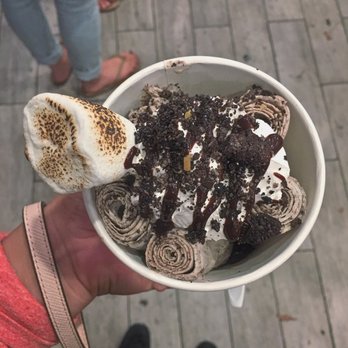 ICICLES - Oreos  with toasted marshmallow, crushed Oreos on top and more chocolate drizzle! YUMM! - Ice Cream & Frozen Yogurt Near Me - San Jose, California