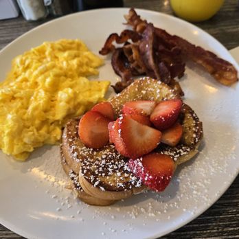 Killian Cafe & Grill - French toast - Breakfast & Brunch Near Me - Miami, Florida
