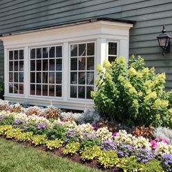 Yorktown Market Days Farmers Market - The landscaping is just beautiful