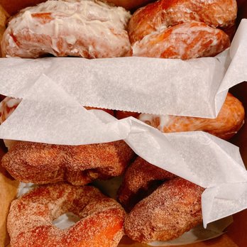 Klassic Doughnuts - 4 of each flavor (Glazed, Cinnamon Sugar, Lemon Glazed) - Food Trucks Near Me Klassic Doughnuts - 4 of each flavor (Glazed, Cinnamon Sugar, Lemon Glazed) - Food Trucks Near Me
