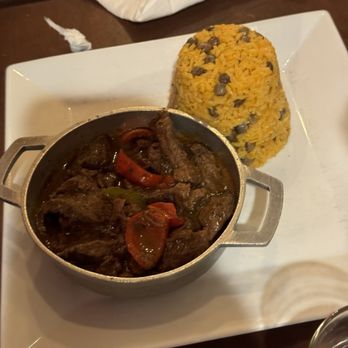 Merengue Restaurant - Bistec Encebollado - Latin American Near Me - Boston, Massachusetts