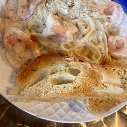 Linguini Alfredo with Prawns Linguini Alfredo with Prawns
