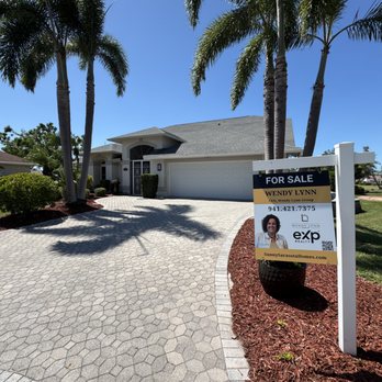 Wendy Lynn - eXp Realty - Let's get one of these signs in Your Yard!! Just Say "WEN" - Real Estate Agents Near Me - Sarasota, Florida Wendy Lynn - eXp Realty - Let's get one of these signs in Your Yard!! Just Say "WEN" - Real Estate Agents Near Me - Sarasota, Florida