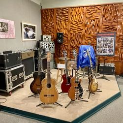 Mahwah Museum - Les Paul guitar collection