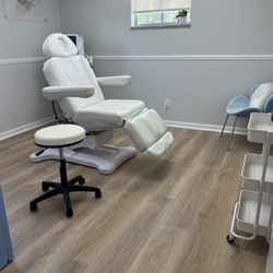 Aura Health And Spa