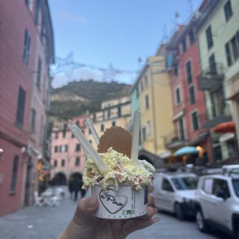 Gelateria Vernazza - Pistachio and almond, vernazza cream - Gelato Near Me - Vernazza, SP Gelateria Vernazza - Pistachio and almond, vernazza cream - Gelato Near Me - Vernazza, SP