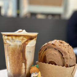 Re Coffee - NEW Pumpkin Spice Einspanner Latte & NY Nutella Croissant IG: @ammysalamii