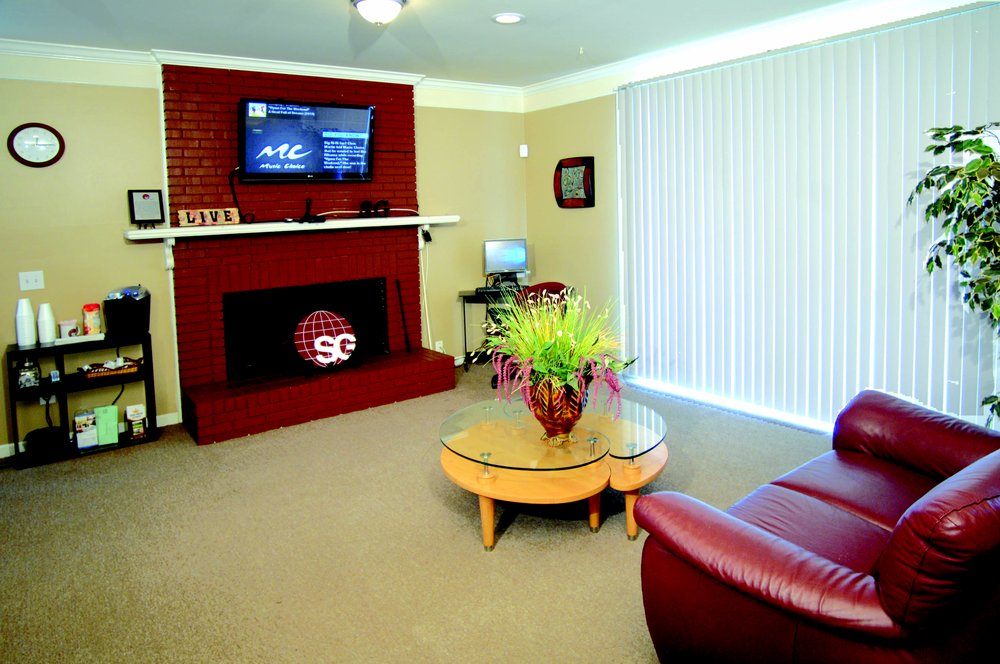 KINGS POINTE APARTMENTS Updated August 2024 14895 E 12 Mile Rd, Warren, Michigan