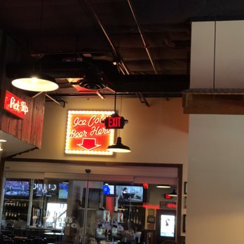 Phil's BBQ - Bar area inside the restaurant - Barbeque Near Me - San Diego, California