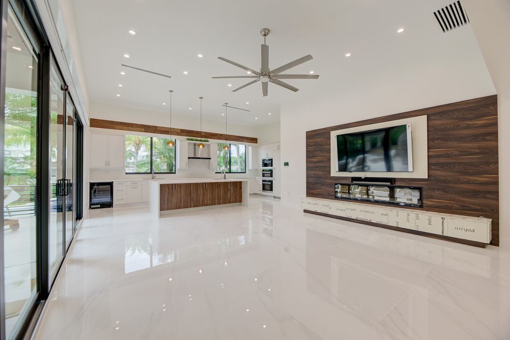 Slide of Full Service USA