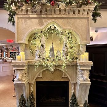 Tavern on the Green - The fabulous fireplace! - New American Near Me - New York, New York Tavern on the Green - The fabulous fireplace! - New American Near Me - New York, New York
