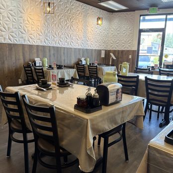 Dumpling World - Dining area - Chinese Near Me - Everett, Washington Dumpling World - Dining area - Chinese Near Me - Everett, Washington