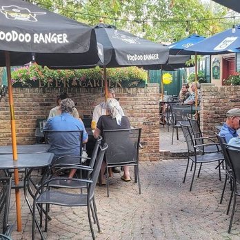 Irish Times - Beer garden - Pubs Near Me - Brookfield, Illinois