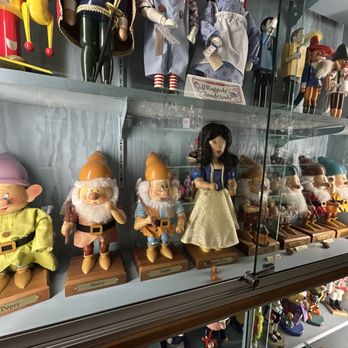 Leavenworth Nutcracker Museum - Snow White and the Seven Dwarfs - Museums Near Me - Leavenworth, Washington