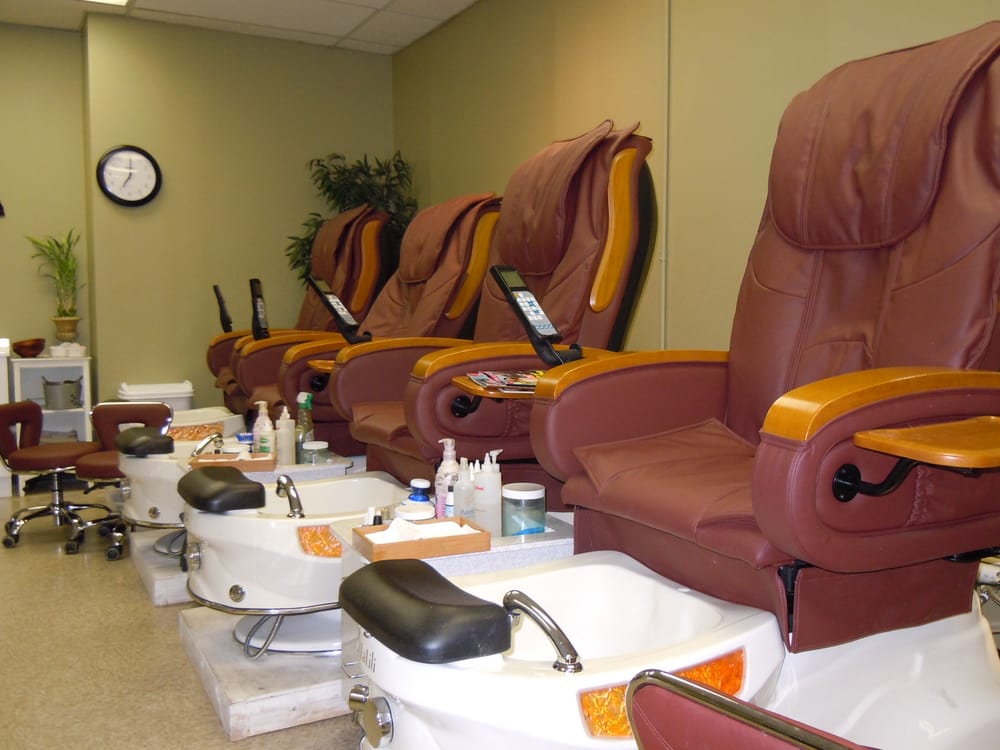 ROYAL NAILS & TANNING - CLOSED - 15120 Old Hickory Blvd, Nashville, TN