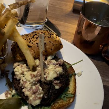 Yard House - Bleu Cheese & Bacon Burger - Vegetarian Near Me - Burbank, California
