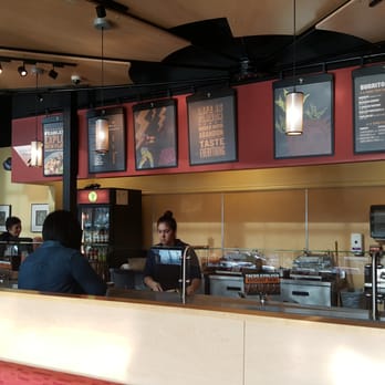 QDOBA Mexican Eats - slow and no sense of urgency. I waited for 8 minutes and I was the third person in line. - Mexican Near Me - Gig Harbor, Washington