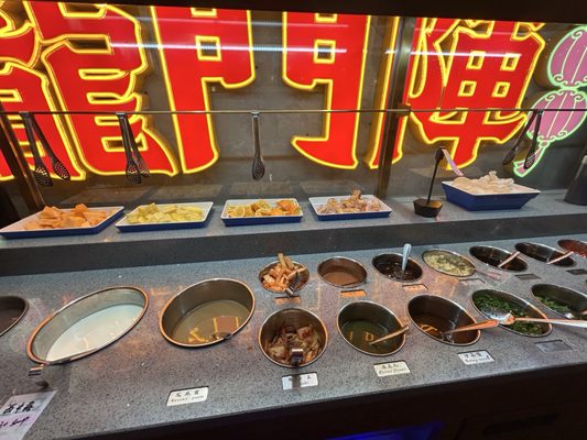 Old Alley Hot Pot Austin | 龙门阵火锅奥斯丁店 by null