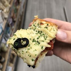 2V Shop - Pizza Vegan pour la soirée d'inauguration (faits avec les produits du magasin)