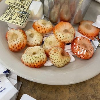 Les Cafe Pancake House - Butt end of strawberries - Sandwiches Near Me - Highland, Indiana Les Cafe Pancake House - Butt end of strawberries - Sandwiches Near Me - Highland, Indiana