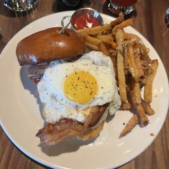 Burtons Grill & Bar - Brunch Burger - New American Near Me - Charlotte, North Carolina