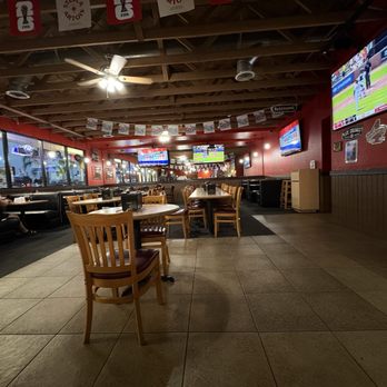 Zito's Pizza - seating area - Pizza Near Me - Orange, California Zito's Pizza - seating area - Pizza Near Me - Orange, California