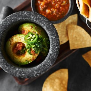 Moxies Kenaston Restaurant - Canadian (New) Near Me - Winnipeg, Manitoba