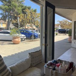 Bella Villa Hair Studio and Spa - Great street view for people watching while getting a pedicure & breezes through open door!
